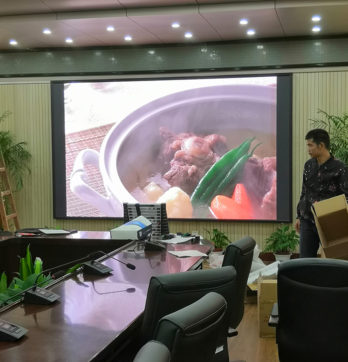 孝感華中師范大學(xué)行政樓會(huì)議室P1.875全彩屏