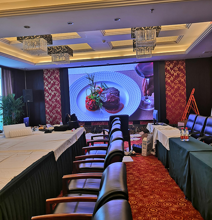 孝感丹江口漢江國(guó)際酒店室內(nèi)P2.0全彩屏